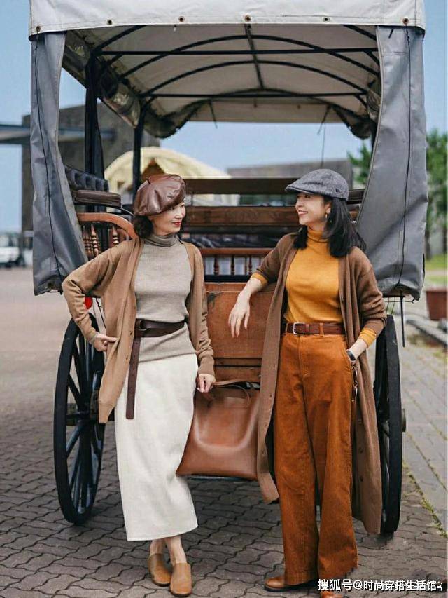 色彩|50岁之后不想穿出乡村大妈感，瞧瞧三木妈妈的时尚穿搭，时髦优雅