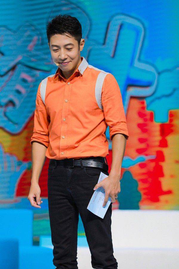 原创男主持人里真服了撒贝宁的衣品私下里穿得这么帅让人忽视不了