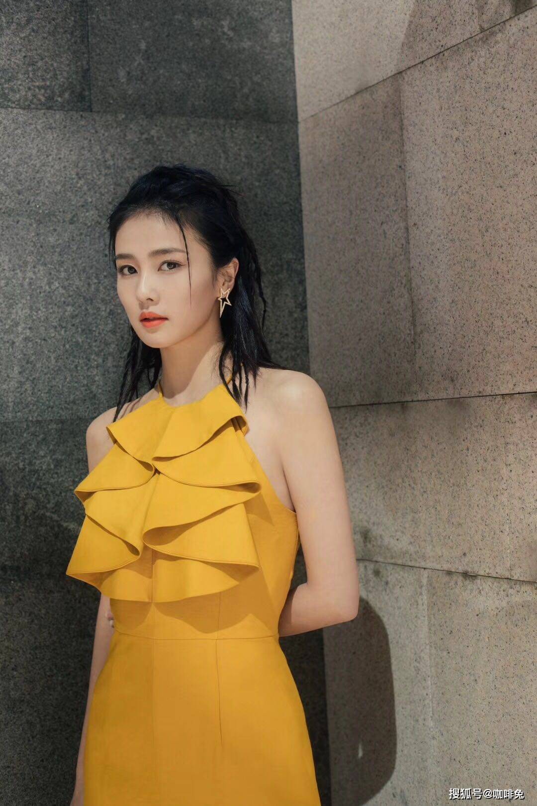 魅力|演员白鹿，时尚穿搭有气质，文艺清新又魅力无限，尽显女神风范