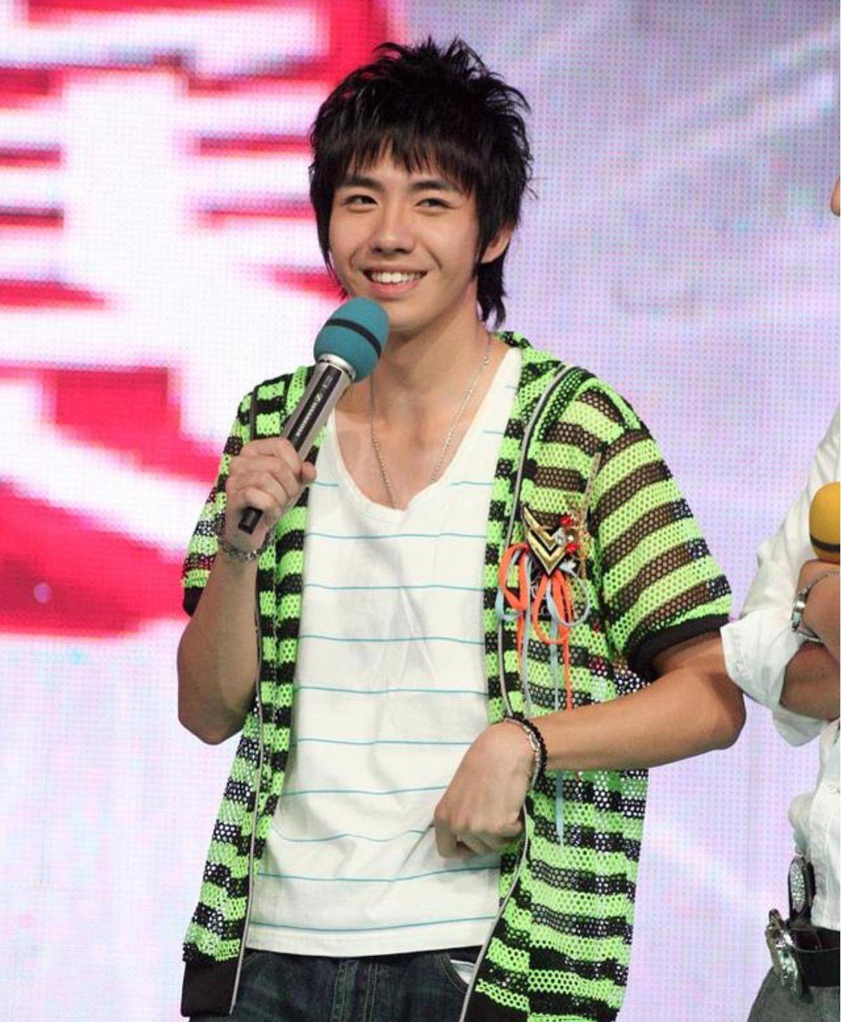 俞灏明 19岁歌手出道 23岁毁容被分手 31岁提名白玉兰 比赛