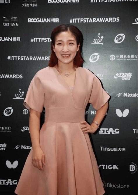 颜色|刘诗雯错失金牌惹人心疼，私下还是时髦小姑娘，穿搭有少女甜美感