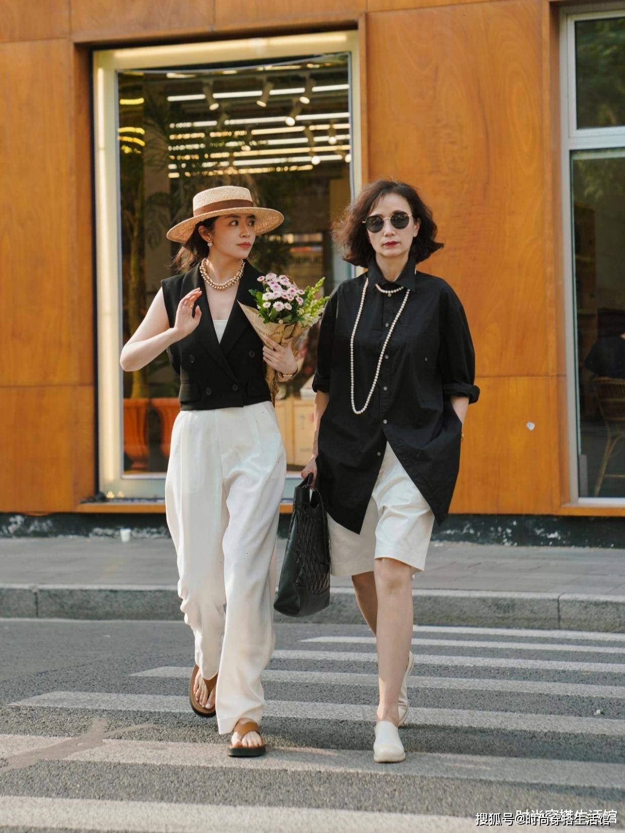 色彩|50岁之后不想穿出乡村大妈感，瞧瞧三木妈妈的时尚穿搭，时髦优雅