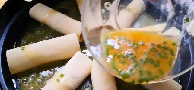 进行|3个鸡蛋2张豆腐皮，不用炒做出营养美味早餐，儿子1次吃1盘！