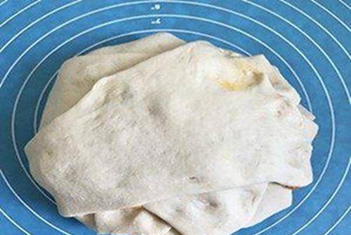 做法|2张饼1个咸蛋，“咸蛋饼”10分钟搞定全家早餐，不愁没新意