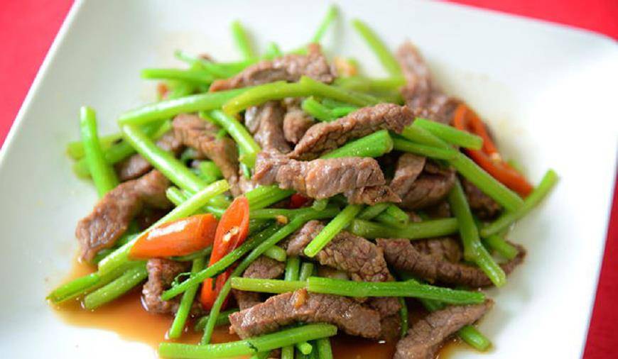 牛肉片炒什么配菜 ce5774120a0a45d1bbd83cd00656d31e.jpeg
