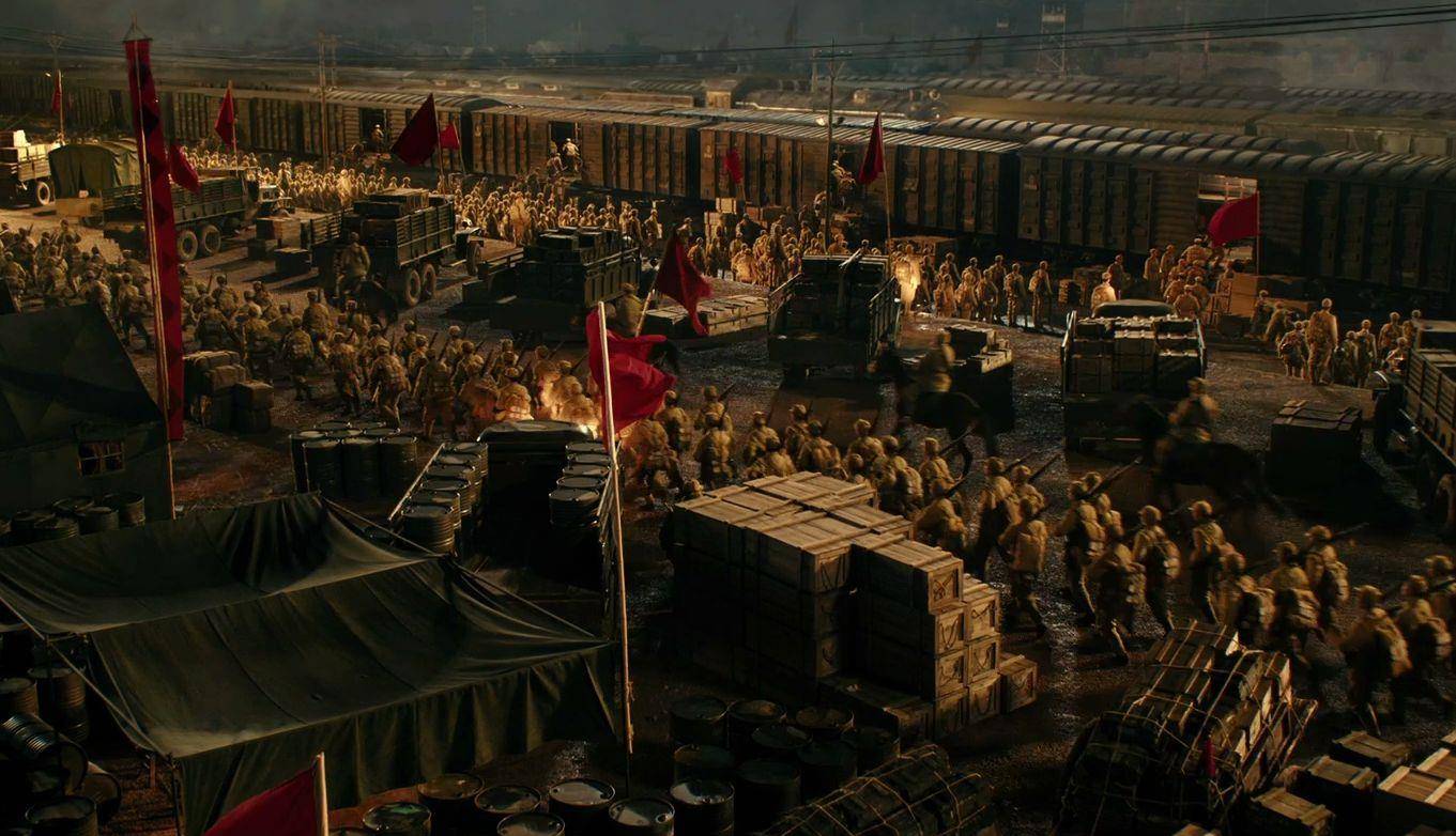 成本|解码《长津湖》：演职人员数量创纪录，吴京易烊千玺冻睡着