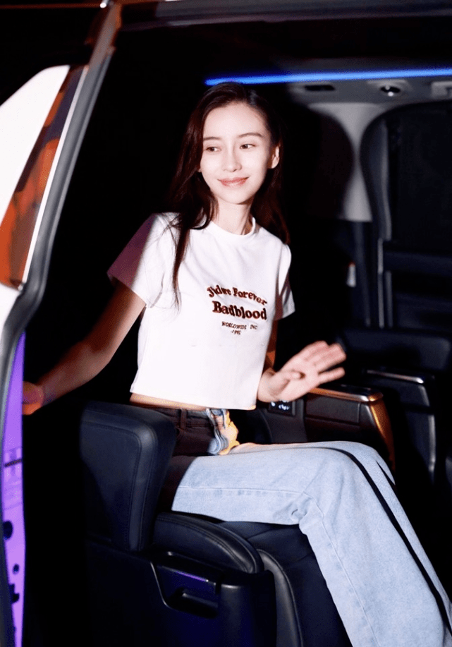 身材|Angelababy到底有多瘦，穿小码牛仔裤都撑不满，1尺6腰太抢镜