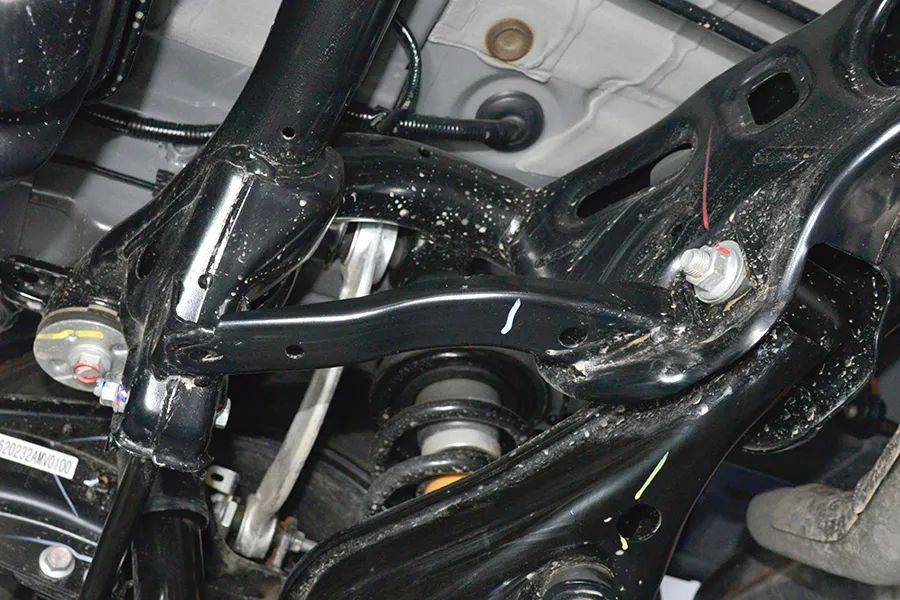 据说要肩比gl8奥德赛看看广汽传祺m8底盘如何