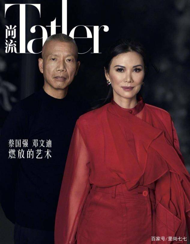 身材|51岁邓文迪欧美妆造型曝光，红裙盘发气场太强，古铜肤色太个性