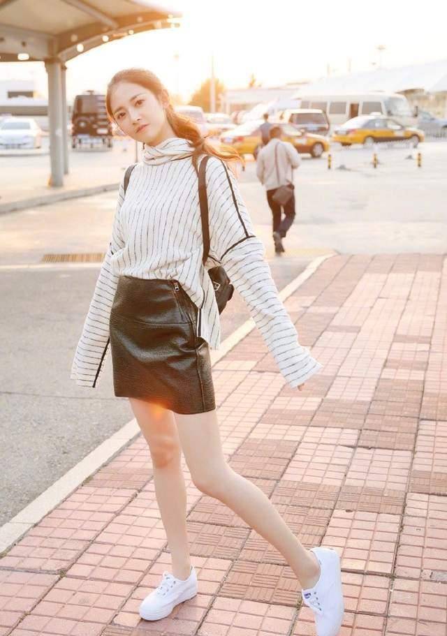 时尚|陈钰琪又瘦又美，私服穿搭甜美时髦，难怪老板唐嫣力捧