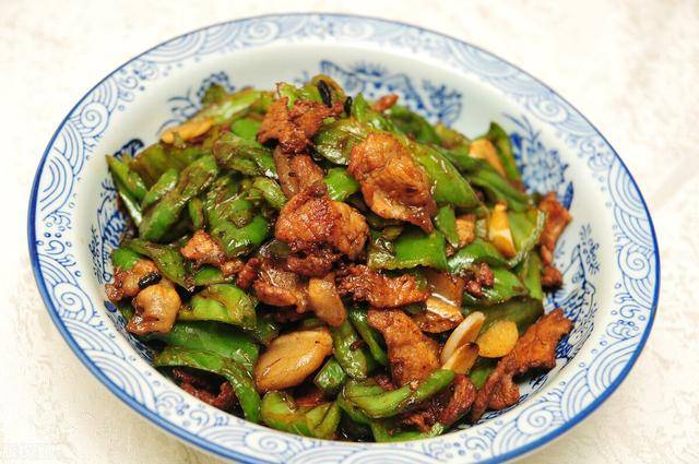 做法|做湖南名菜辣椒炒肉，先炒肉还是辣椒？学会正确做法，滑嫩又入味