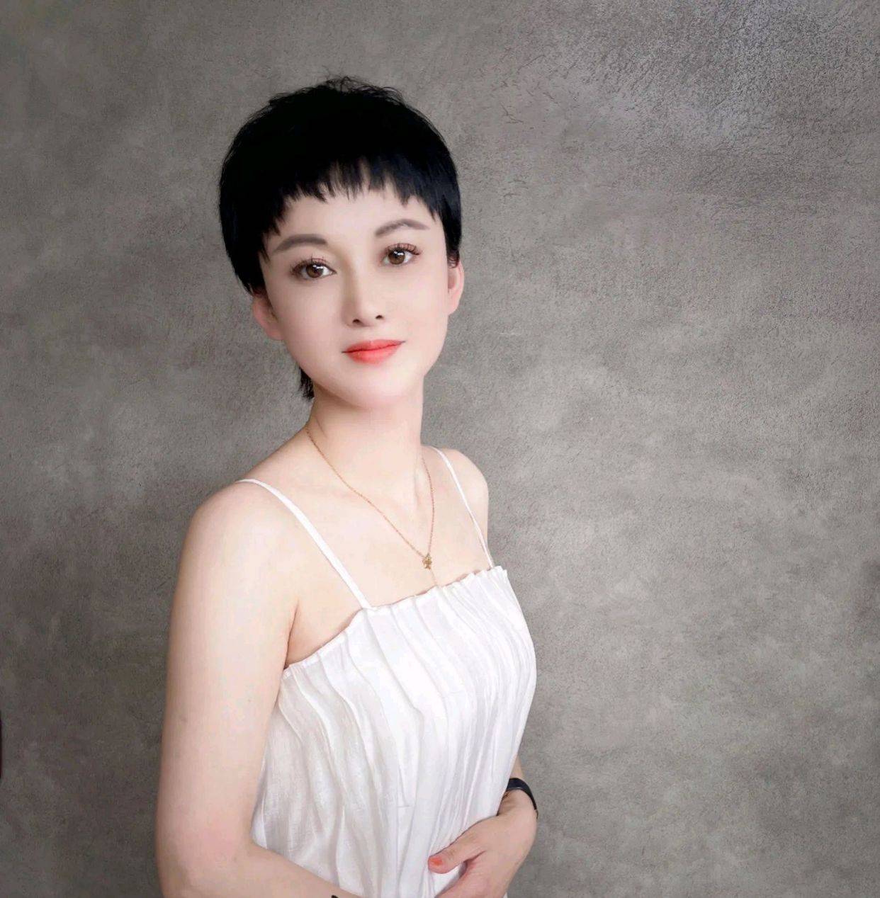 发型|女发不在多选对是关键，这3种发型很不错，瘦脸利落显气质