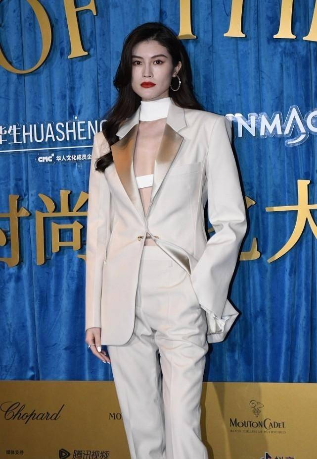 形象|何穗穿“斩男一线装”真不省心,超模身材太有优势,让人心动