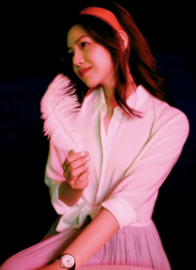 形象|陈妍希减肥成功如“整容”，看她走起港风穿衣后，这不是邓丽君？