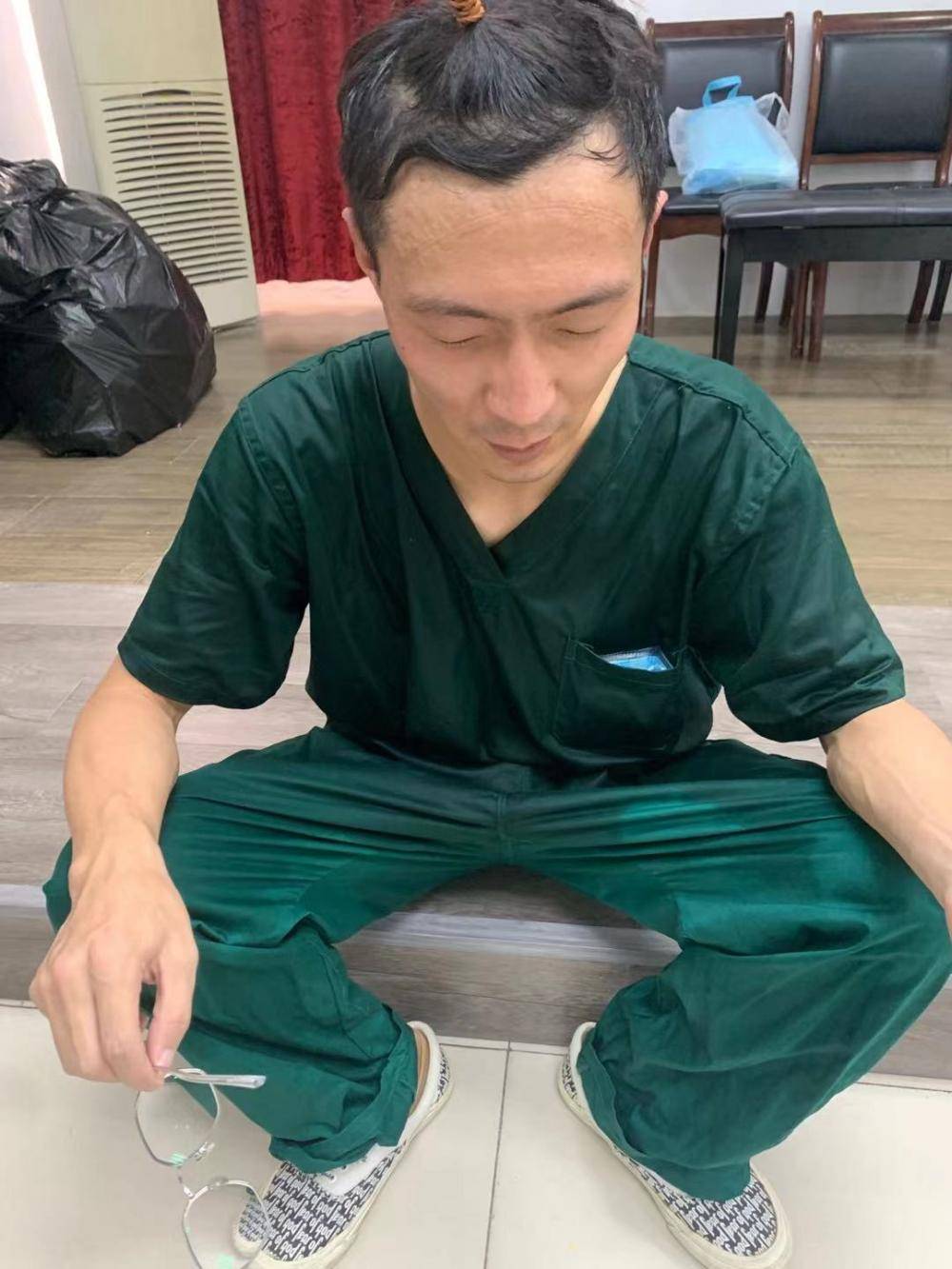 采样|徐州市东方人民医院援扬采样队员中成立党员先锋队——让党旗高扬在抗疫一线