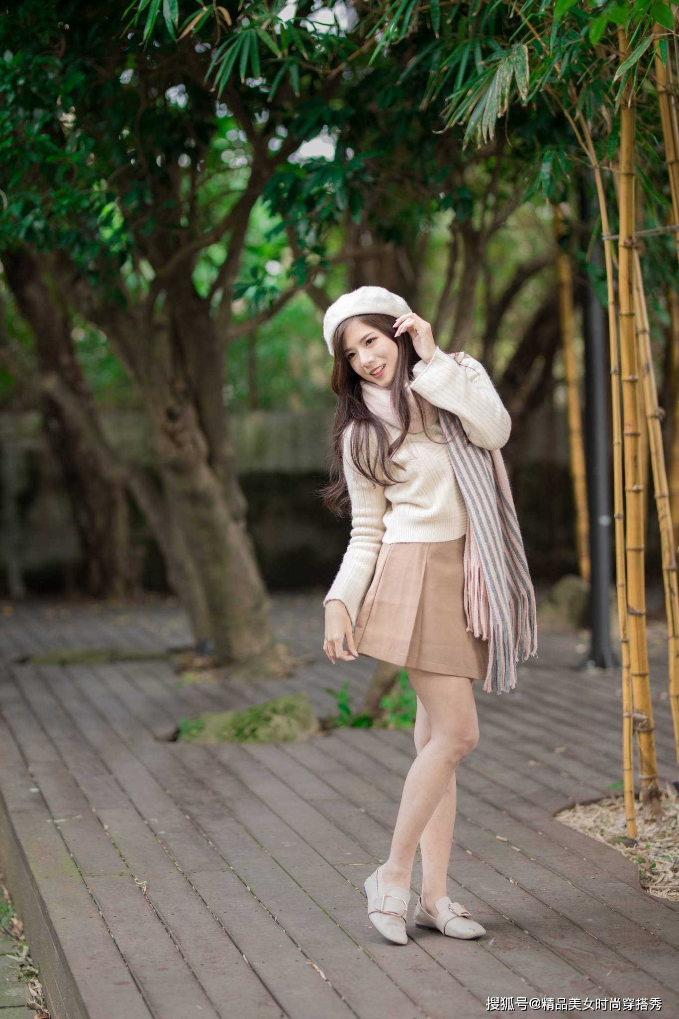 天气|米白色针织衫温柔知性,搭配带有复古味道的卡其色短裙,优雅大气