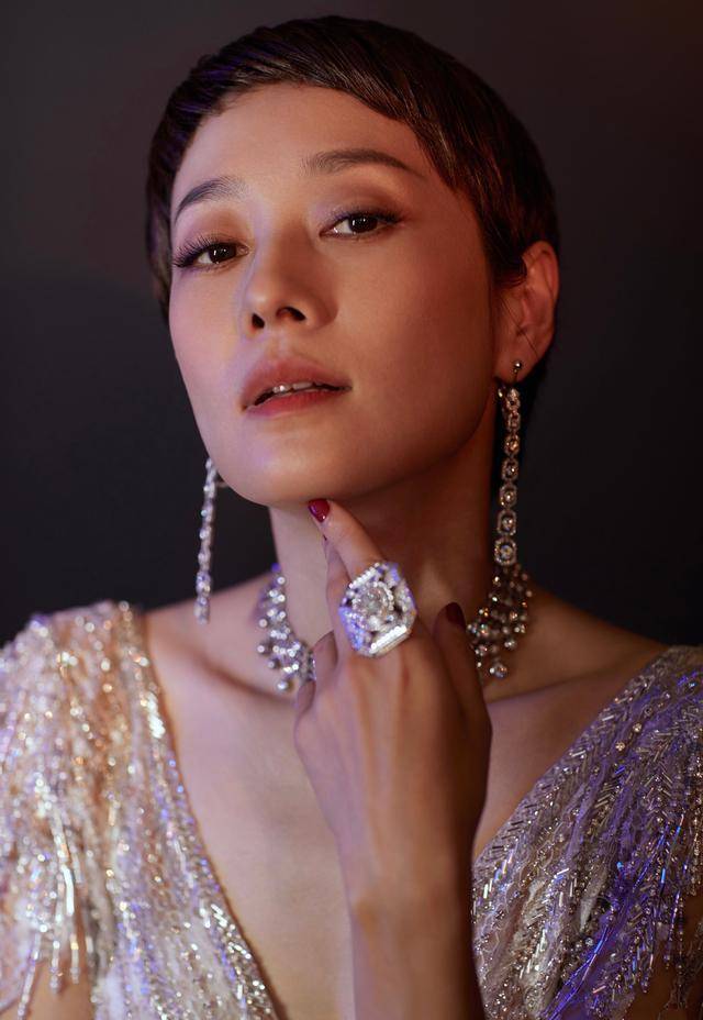 金鸡奖|金鸡奖压轴较量,马伊琍浑身是钻志在必得,咏梅却赢得不动声色!
