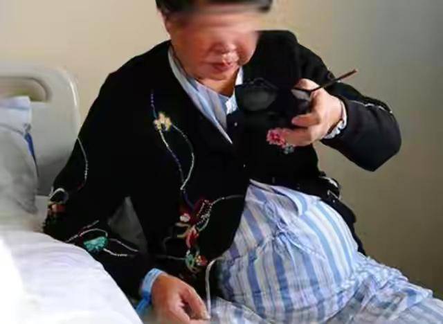 罗翔|53岁高龄产妇顺产一名男婴，了却自己的心愿，对于成年女儿公平？