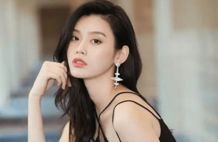 何鸿|从超模到赌王长孙之母的奚梦瑶，官宣怀二胎，要效仿婆婆了吗？