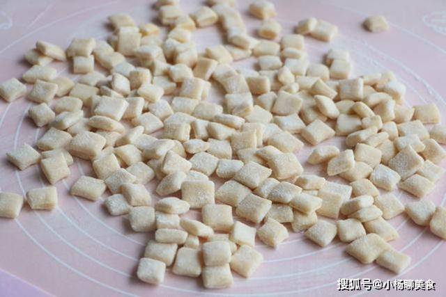 家长|面粉里加两个鸡蛋,不用蒸不用炸,健康营养,孩子一口一个特爱吃