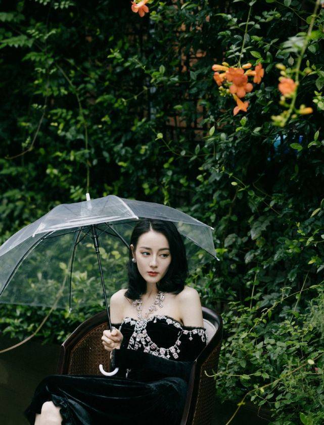 封神|热巴杨洋“豪门夫妻”造型封神!热巴穿水晶长裙,杨洋总裁风A炸