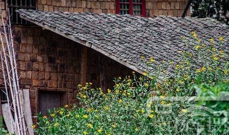 赣州黄沙村位于大山之间，江西少见的瓦房老屋很熟悉，位于赣县区