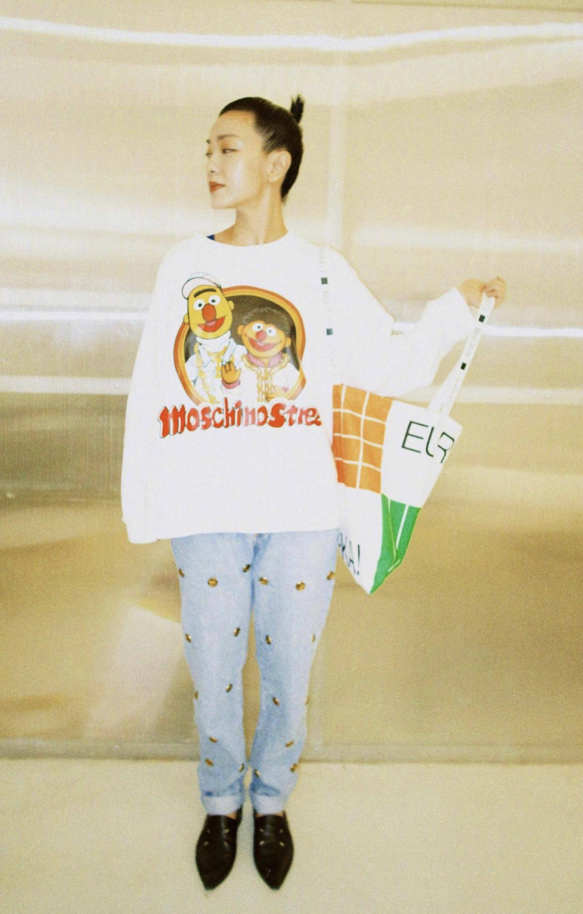 黑色|郭采洁真是小个子穿搭典范，背心配皮质包臀裙又飒又美，帅气利落