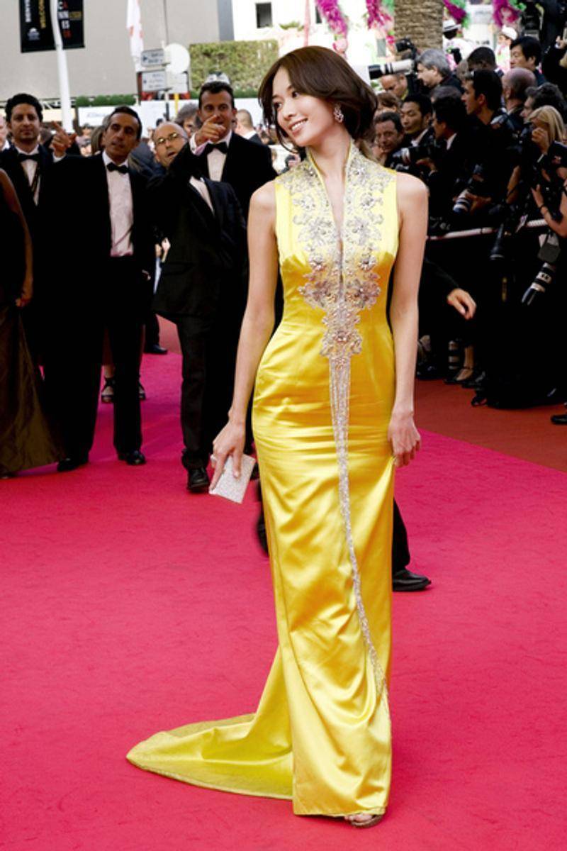 设计|又被林志玲的“括号臀”迷住了,身穿一袭紧身旗袍,腰臀比例出众