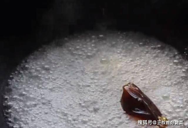 做法|把1碗大米倒进油锅,瞬间变美味小零食,越嚼越香,做法超简单!
