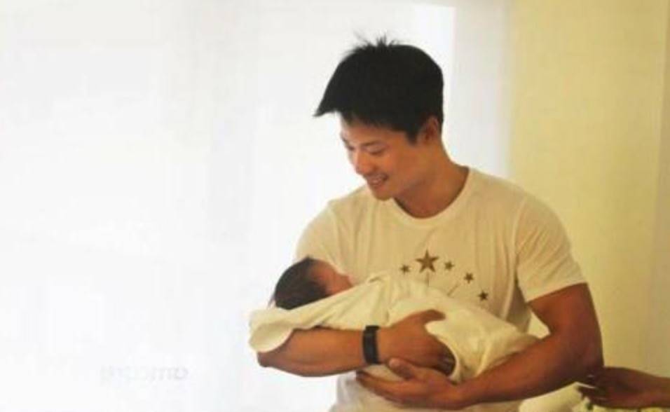 亚洲|亚洲飞人苏炳添回应网友催生二胎，害羞的说二胎计划中