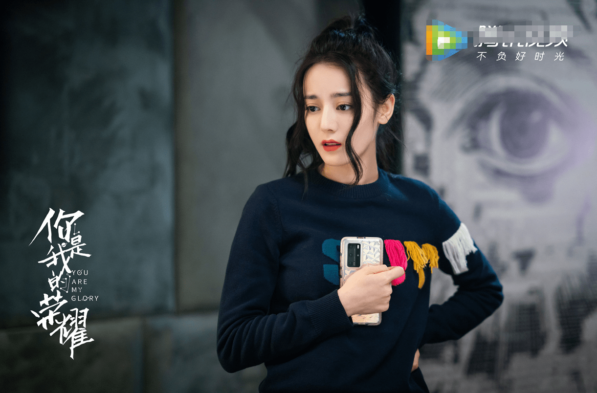 衣品圈|被“乔晶晶”的衣品圈粉了，印花衬衫穿得这么甜，小内搭藏心机