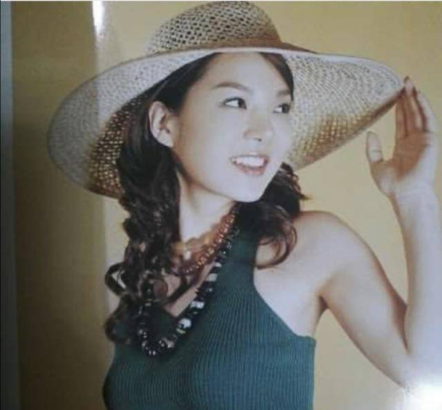 后首|41岁蔡琳单身后首晒母子照，跟儿子嬉戏，昔日辣妹穿衣变贤惠