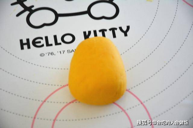 面團|松松軟軟，就和蛋糕一樣，小雞仔饅頭，手掌那么大，好吃好看