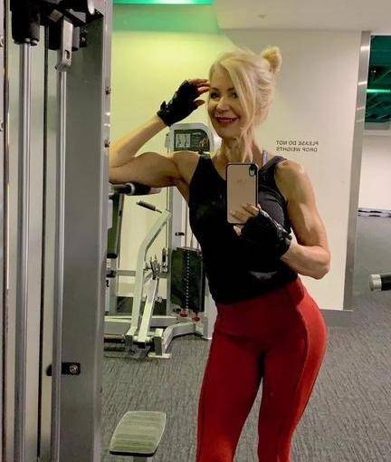 原创64岁澳洲奶奶坚持健身16年身材似少女多次夺得健身奖牌