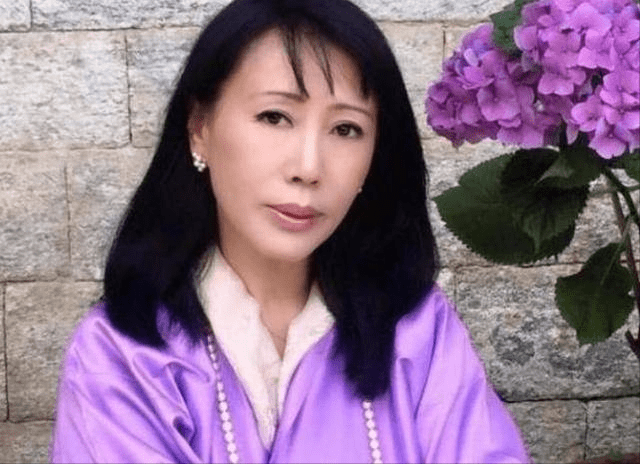国王|不丹最受宠大王母64岁似少女，女儿嫁平民生俩娃，却被迫离婚