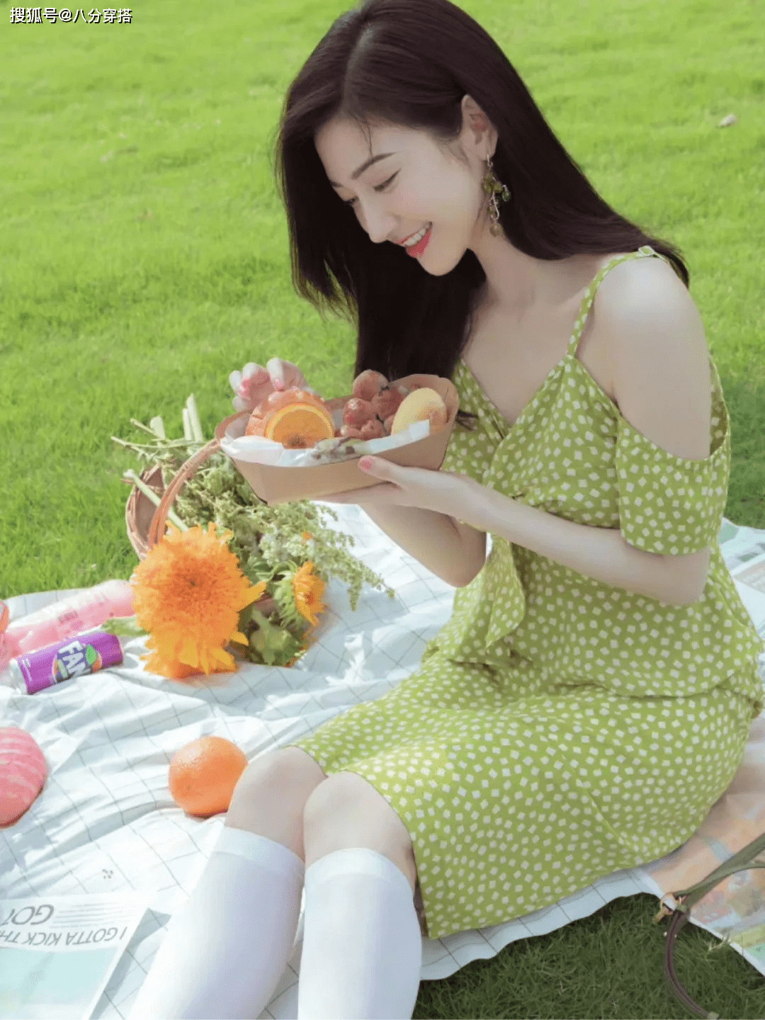 季节|景甜真会打扮，一袭绿色碎花连衣裙清新甜美，比“司藤”还要惊艳