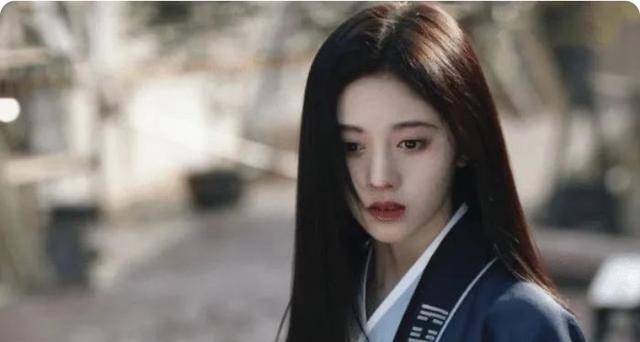缺陷|鞠婧祎自拍从不露右脸，罕见右脸照曝光，原来是为了遮掩颜值缺陷