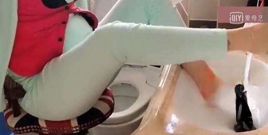 母则刚|史上最伟大的母爱，无臂妈妈昨晚产下二胎，真不容易，看完泪流满面