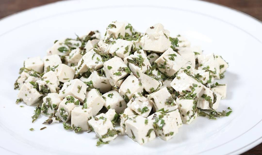 尿酸|高尿酸患者：身体若有4个异象，或是肾已被“伤透”，别再硬抗了