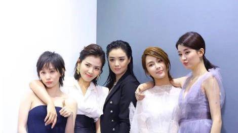 杨紫乔|杨紫乔欣蒋欣三美同框，衣服还原《欢乐颂》，网友：蒋欣发福了！