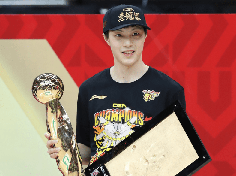 广东|广东队首批10人注册名单，赵睿等5人还剩1年合同，新科FMVP在列