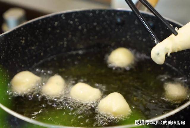 做法|2个鸡蛋，一碗面，做最好吃的早餐，外脆里香，比油条简单还好吃