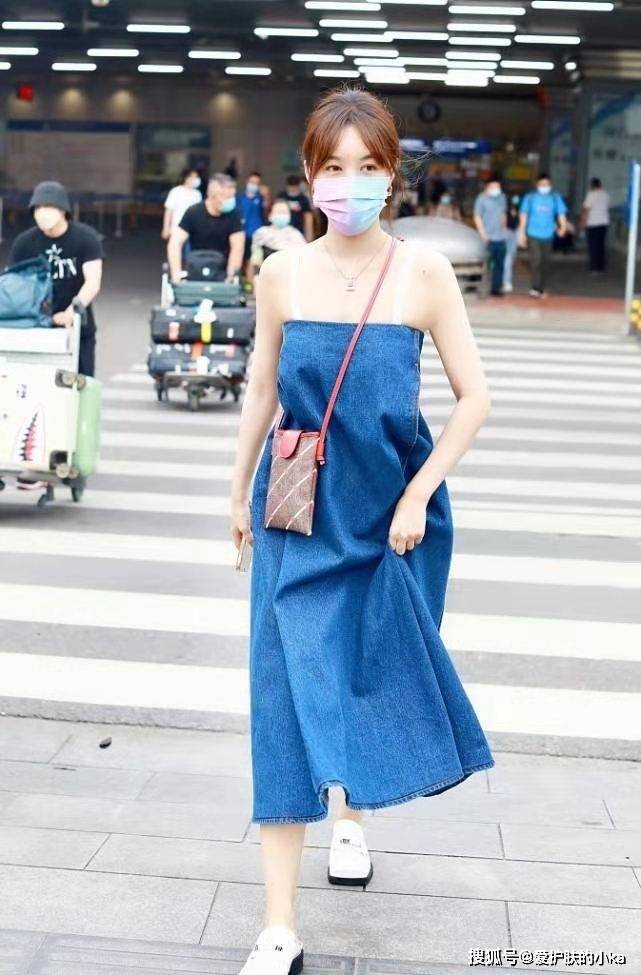 材质|李菲儿的眼睛也太大了吧,笑起来弯弯的好可爱,真有少女感