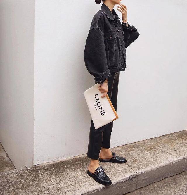 黑色|必备的牛仔外套，这样搭配起来，休闲减龄又帅气！