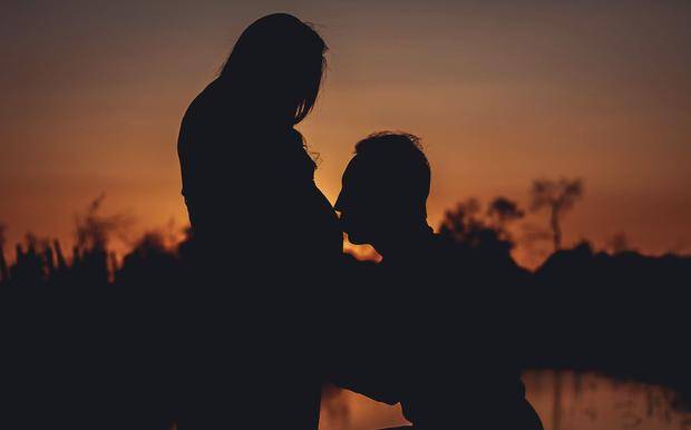 时间|孕中期肚子老是硬硬的，是怎么回事？