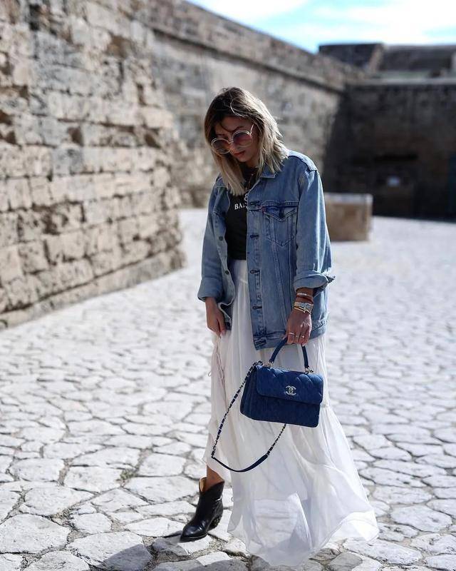 黑色|必备的牛仔外套，这样搭配起来，休闲减龄又帅气！