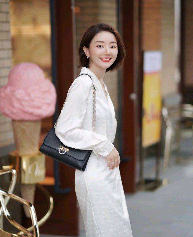 服装|只要穿对了，就能轻松成为精致的女人，与年龄无关