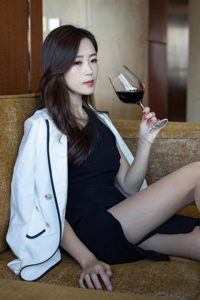 女孩子|这个夏天旗袍+短裙+开叉长裙，时尚不失性感