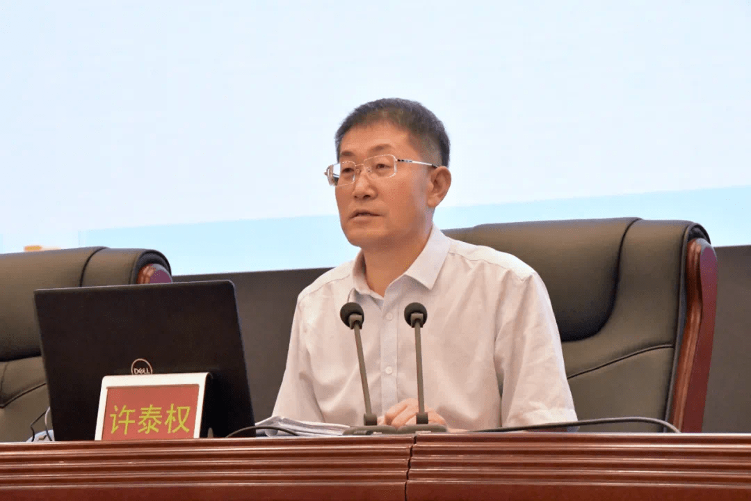 州委常委,市委书记罗永斌出席会议并讲话.