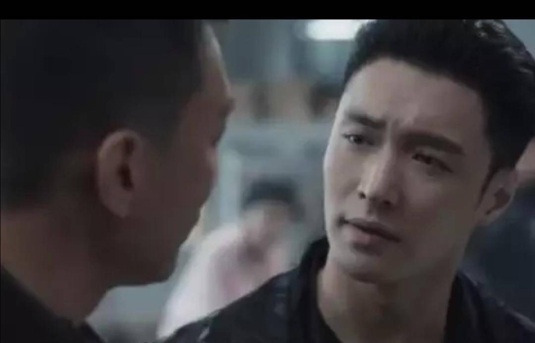 片段|张艺兴:红雷哥我不是故意。孙红雷调侃:我到底是你哥还是你儿子